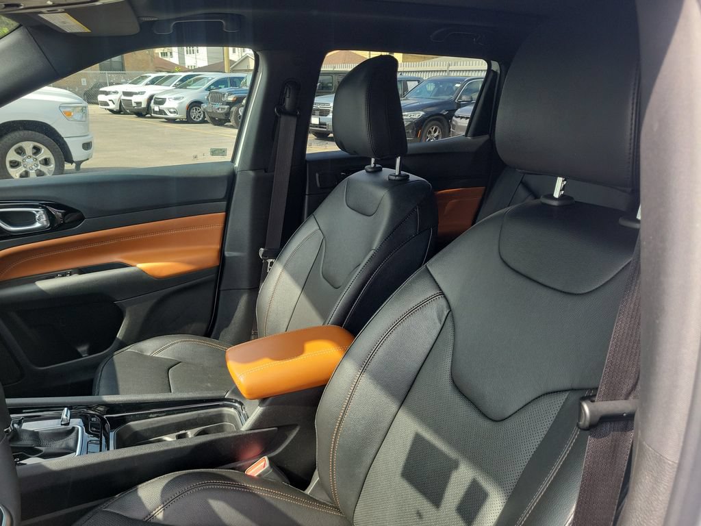 Certified 2024 Jeep Compass Limited w/ Elite Group AWD/4WD image 16