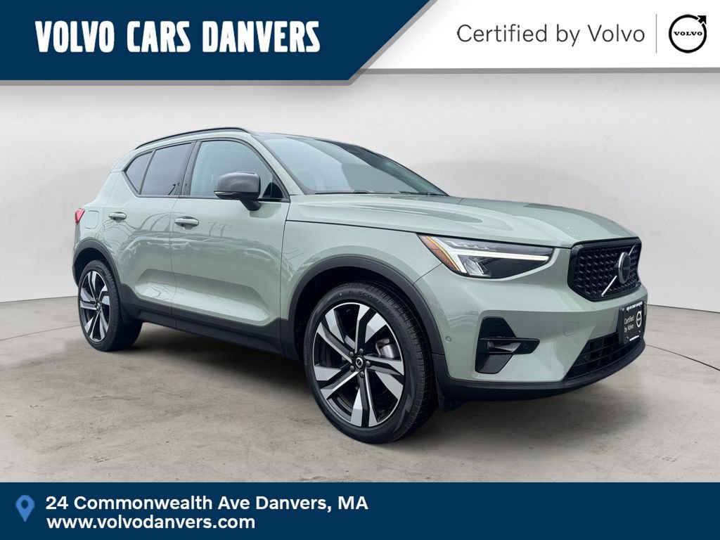 Used 2023 Volvo XC40 B5 Plus w/ Protection Package Premier image 1