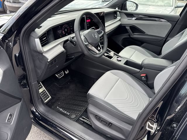 New 2026 Volkswagen Tiguan SE R-Line FWD image 10