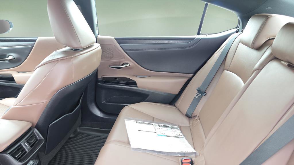 Certified 2024 Lexus ES 350 w/ Premium Package image 16