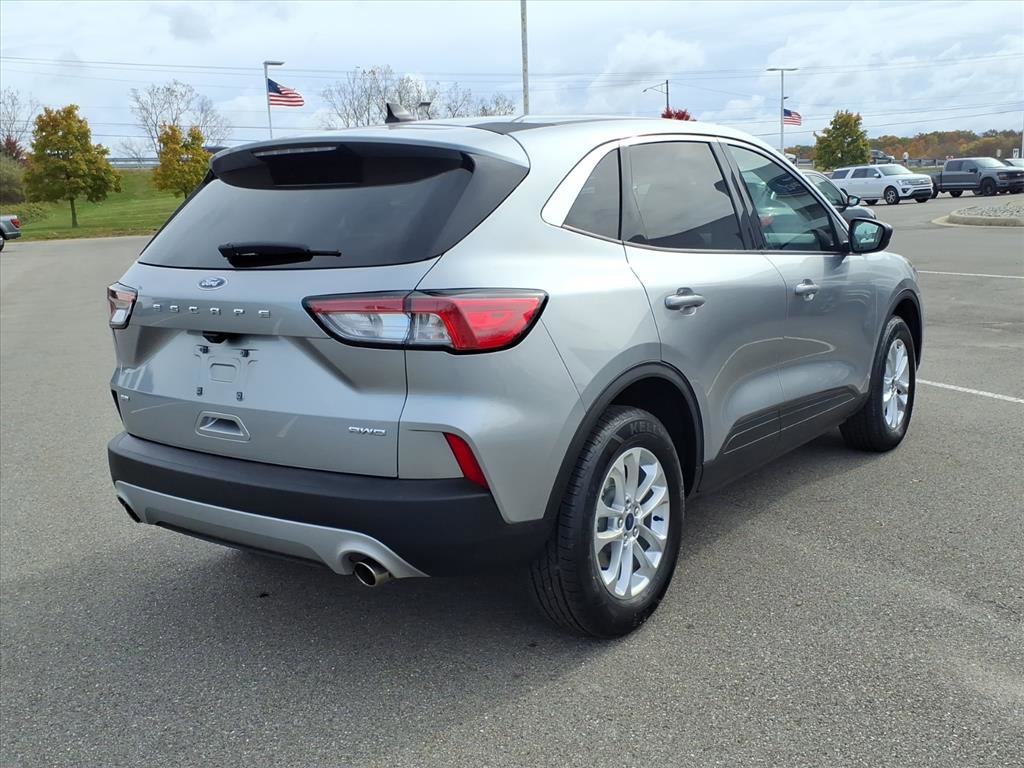 Used 2022 Ford Escape SE w/ Cold Weather Package image 4