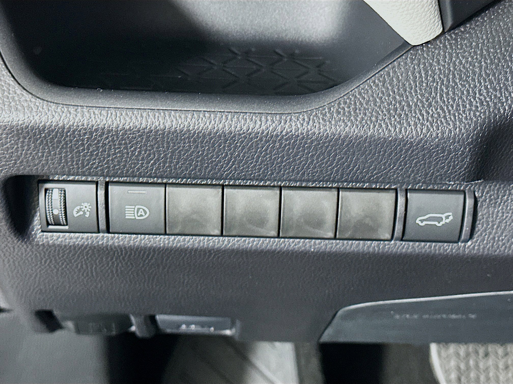 Used 2025 Toyota RAV4 XLE w/ Convenience Package image 17