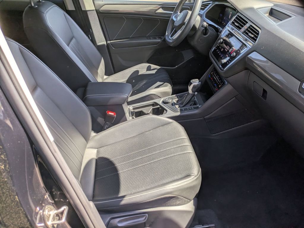 Used 2022 Volkswagen Tiguan SE AWD/4WD image 24