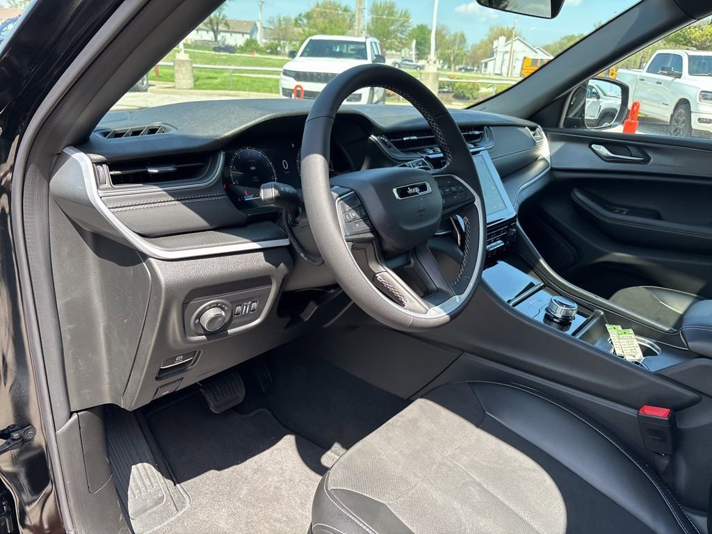 New 2025 Jeep Grand Cherokee Altitude AWD/4WD image 56