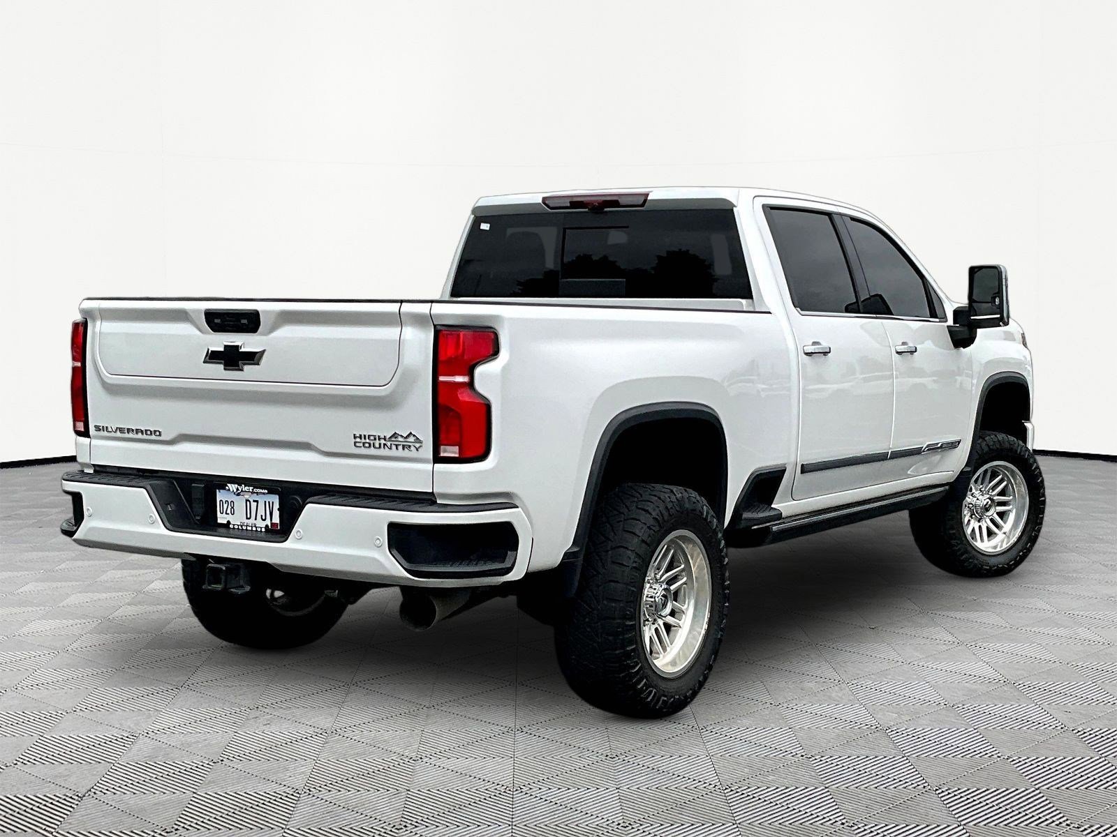 Used 2024 Chevrolet Silverado 3500 High Country w/ High Country Premium Package AWD/4WD image 6