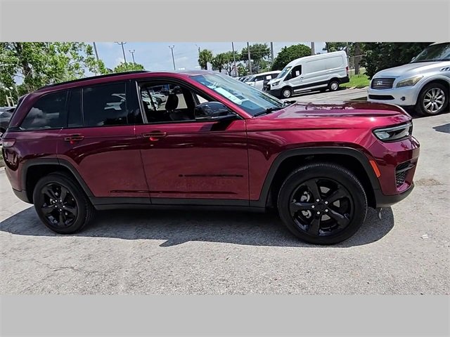 Used 2023 Jeep Grand Cherokee Altitude image 25