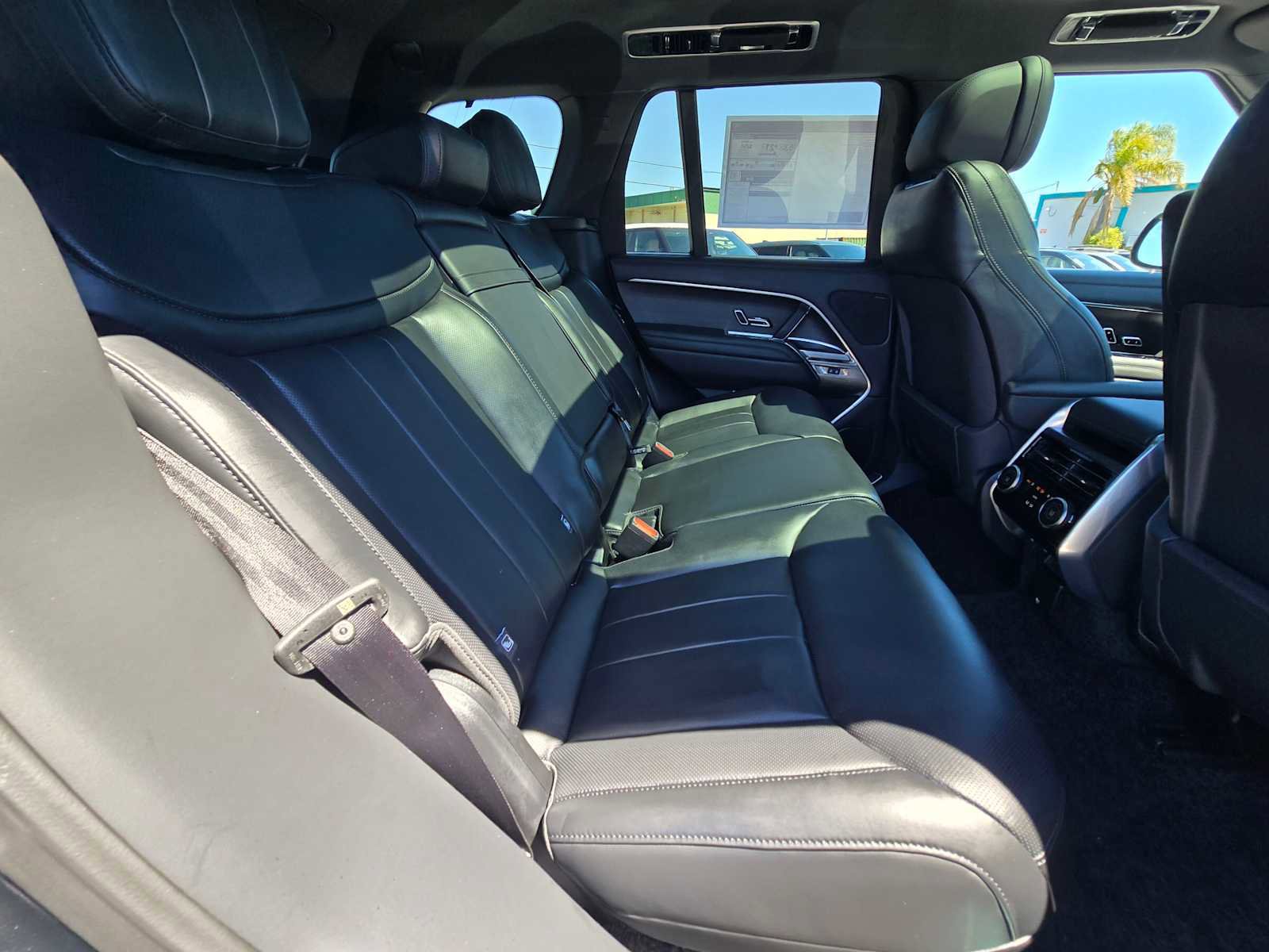New 2025 Land Rover Range Rover SE image 14