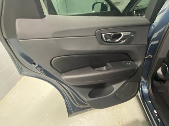 Certified 2023 Volvo XC60 B5 Plus AWD/4WD image 9