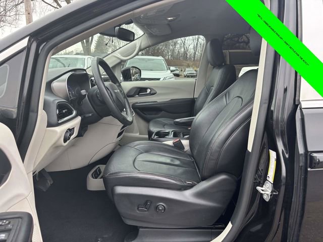 Used 2020 Chrysler Pacifica Touring image 3