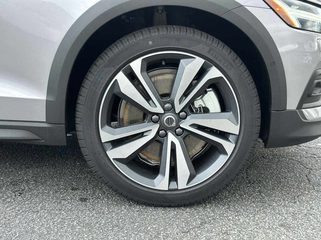 New 2026 Volvo V60 B5 Cross Country Plus w/ Protection Package Premier image 24