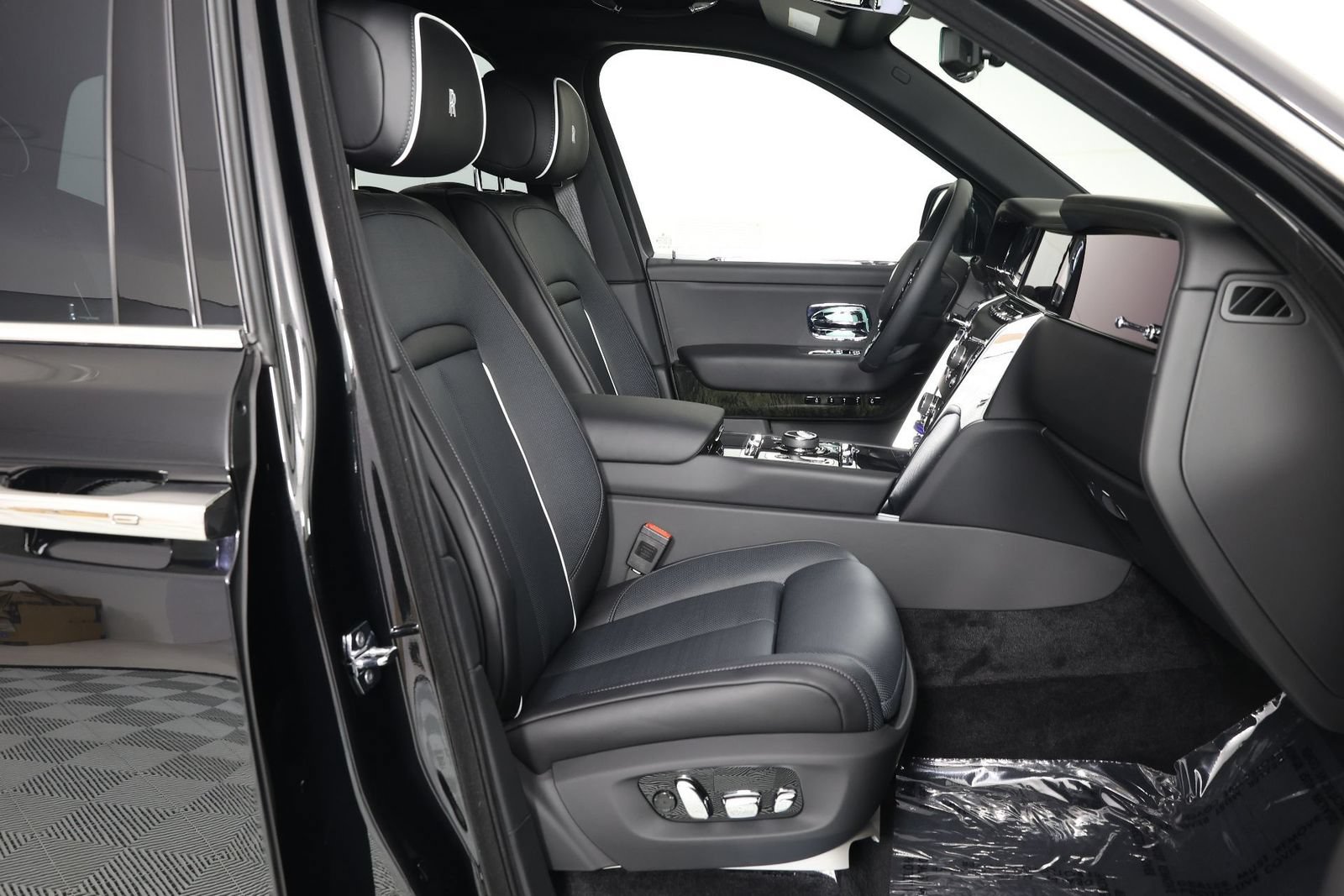 New 2026 Rolls-Royce Cullinan AWD/4WD image 34