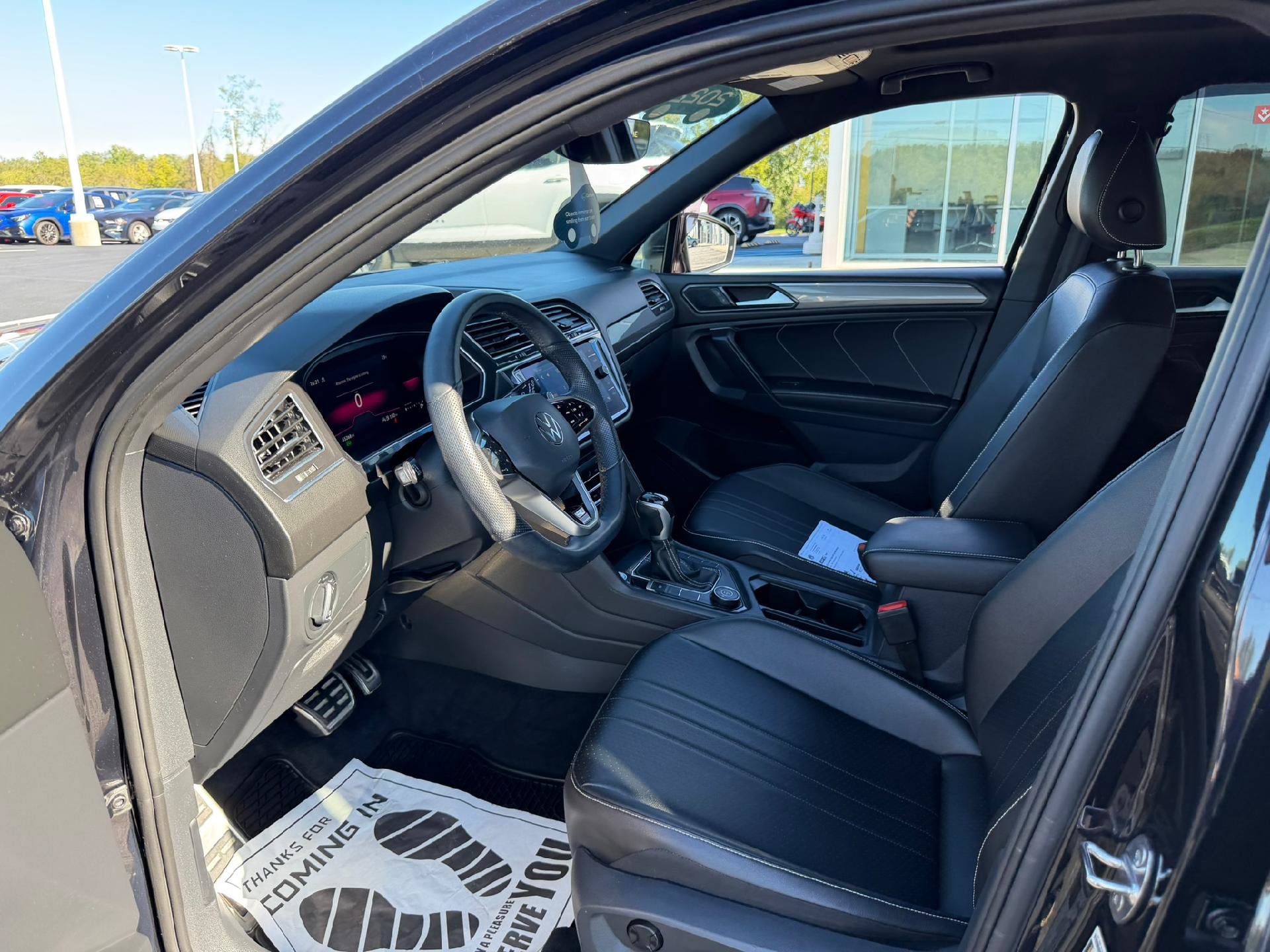 Used 2022 Volkswagen Tiguan SE R-Line AWD/4WD image 17
