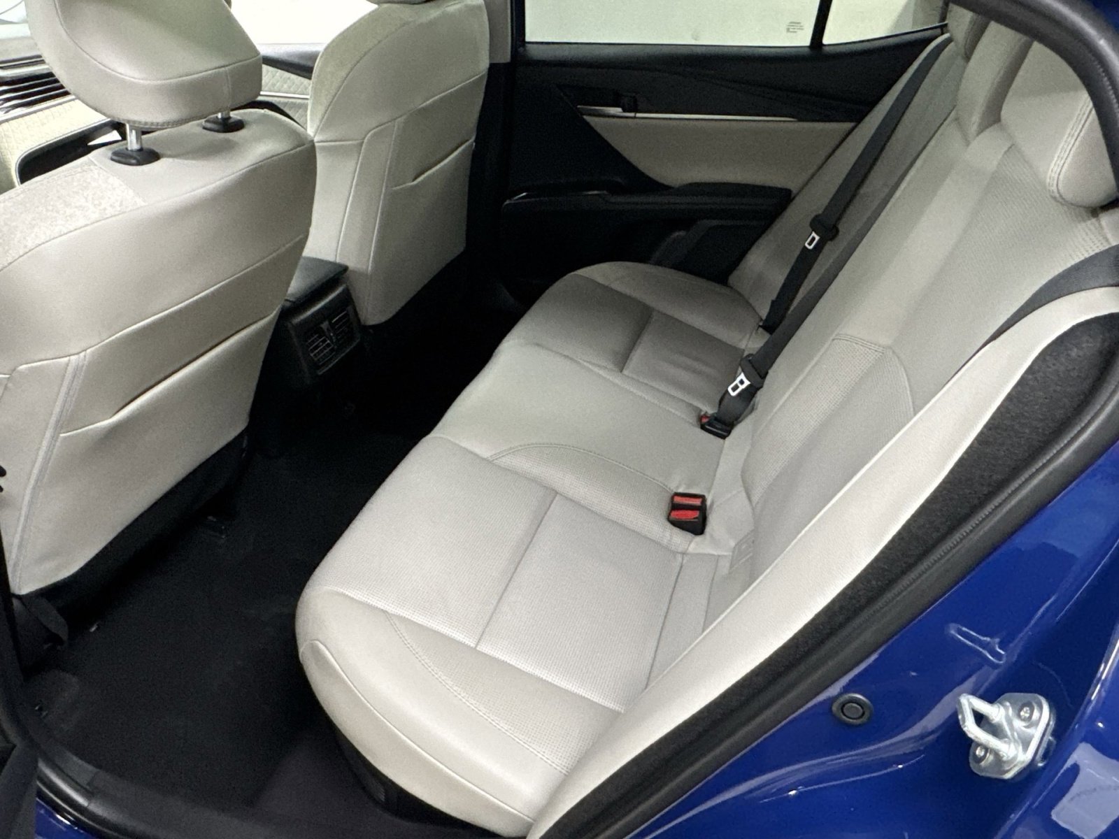 Used 2026 Toyota Camry XLE AWD/4WD image 35