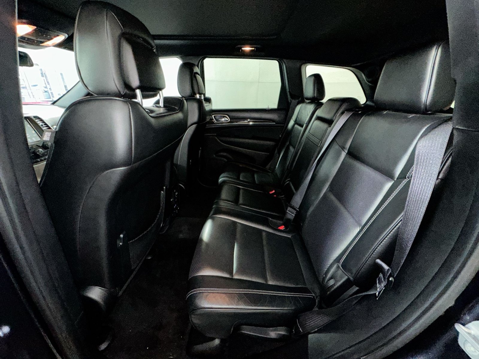 Used 2015 Jeep Grand Cherokee Overland AWD/4WD image 25