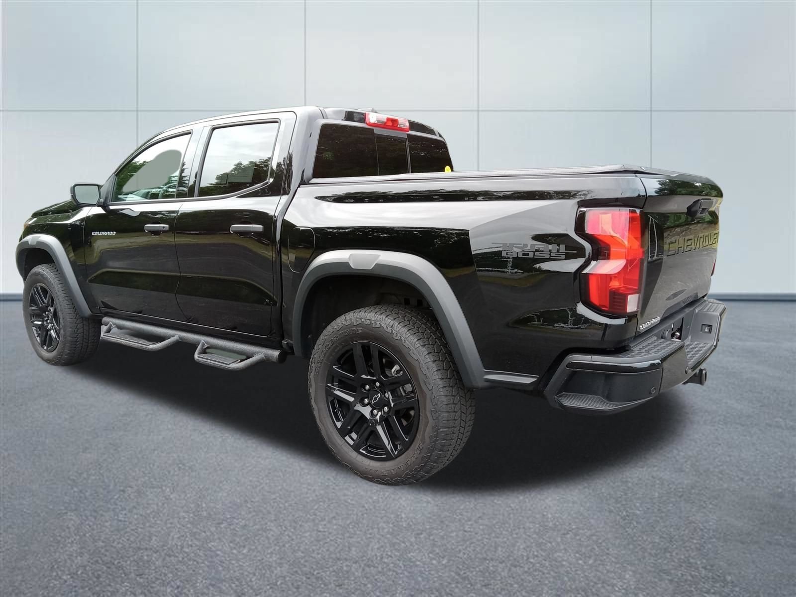 Used 2025 Chevrolet Colorado Trail Boss AWD/4WD image 3