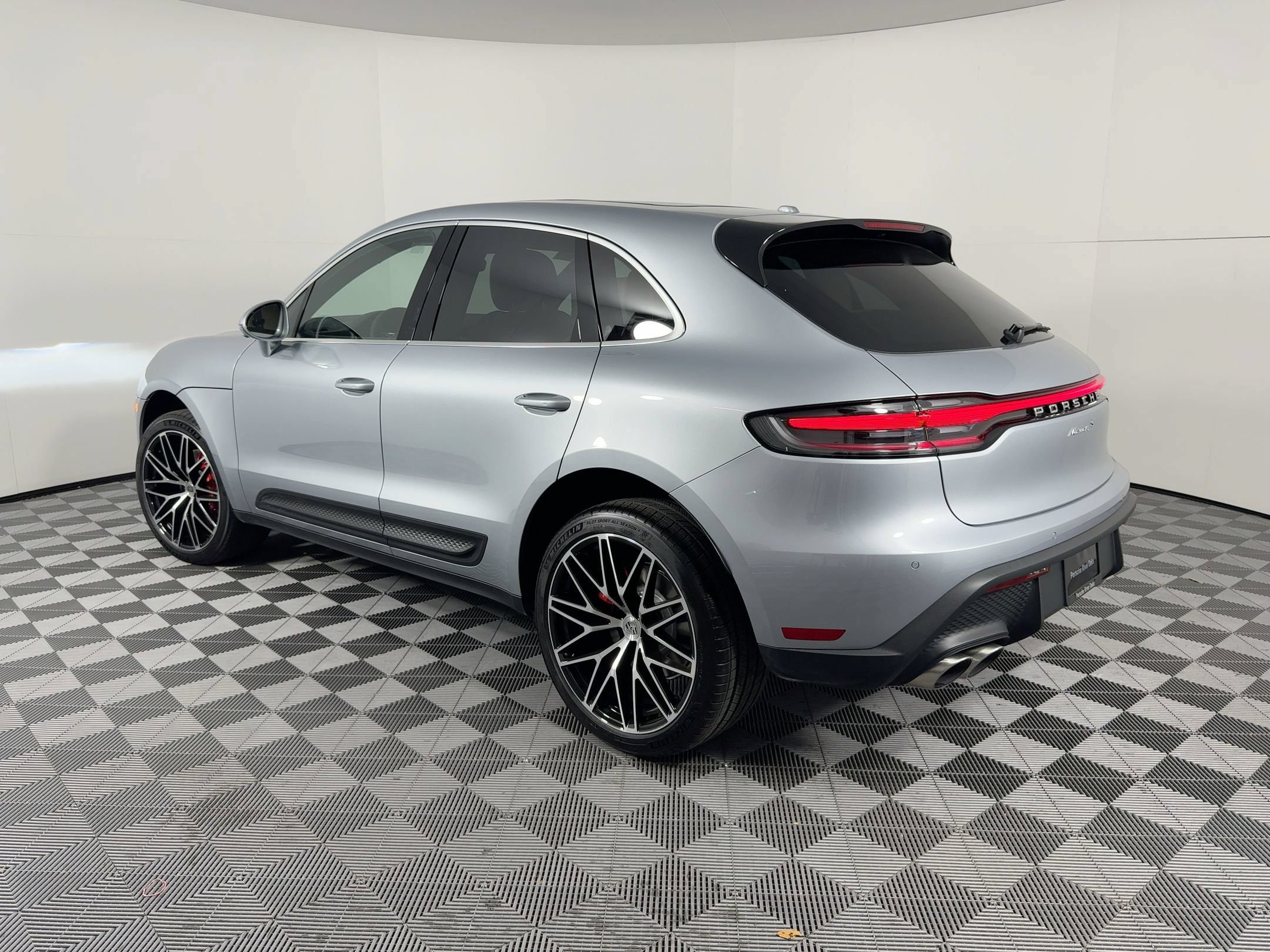 Certified 2026 Porsche Macan S AWD/4WD image 3