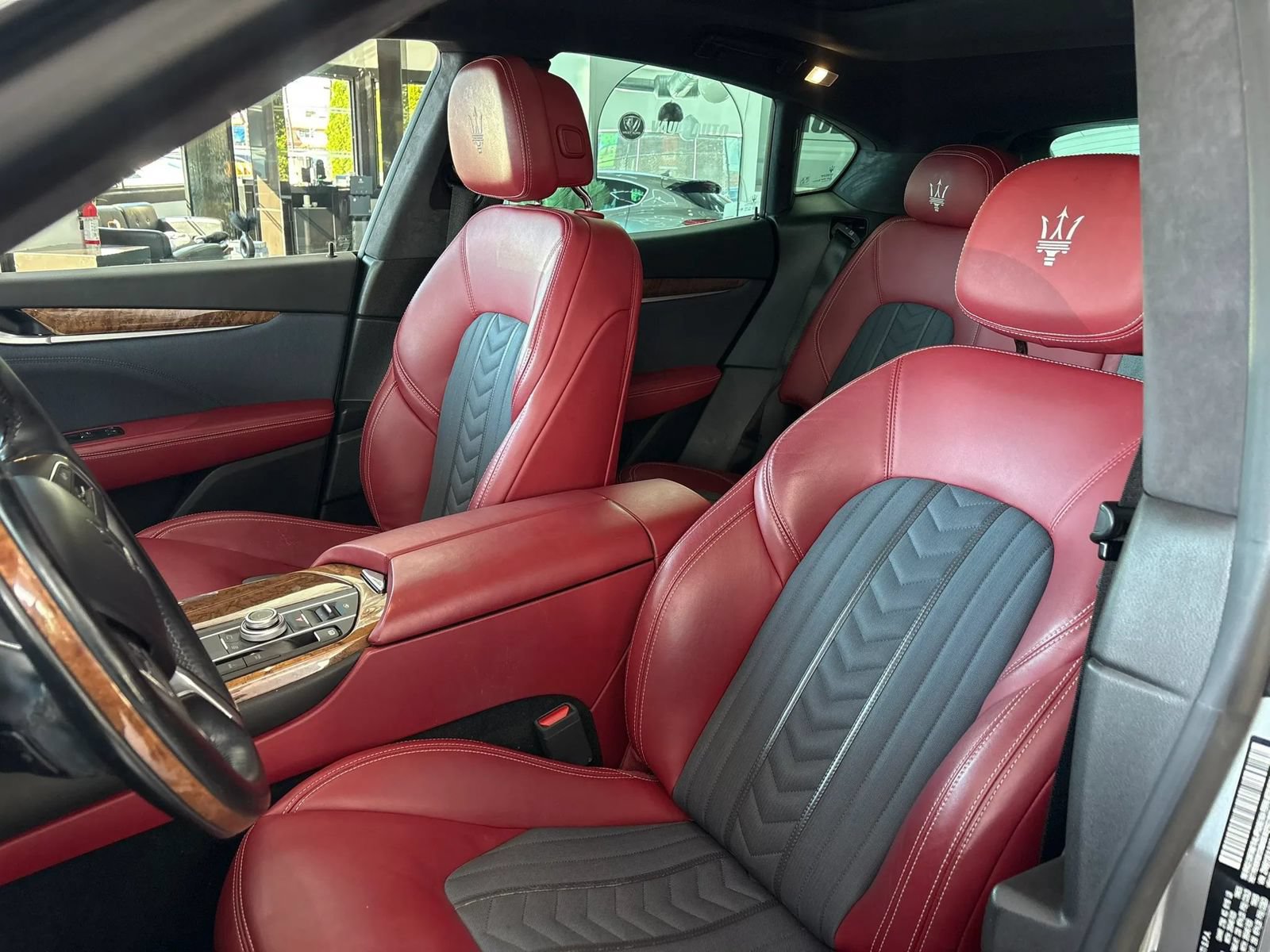 Used 2018 Maserati Levante GranLusso AWD/4WD image 12