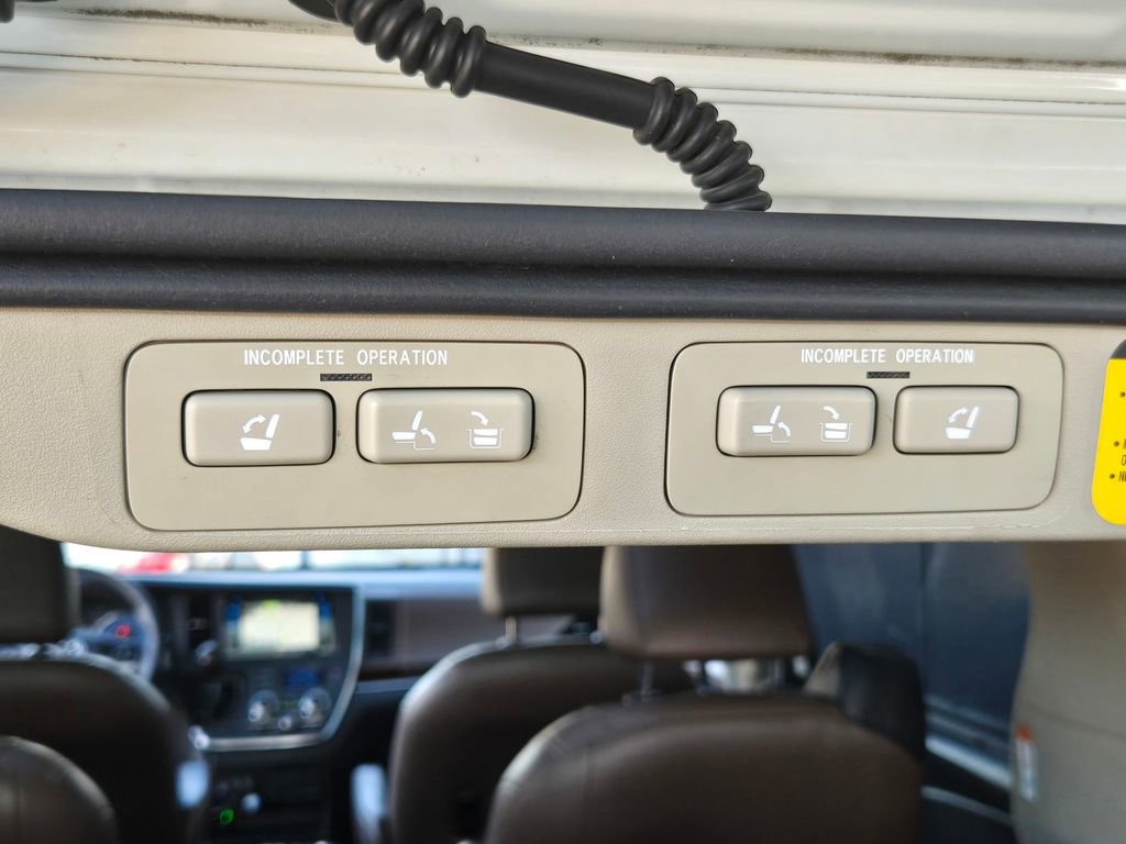Used 2017 Toyota Sienna Limited image 37