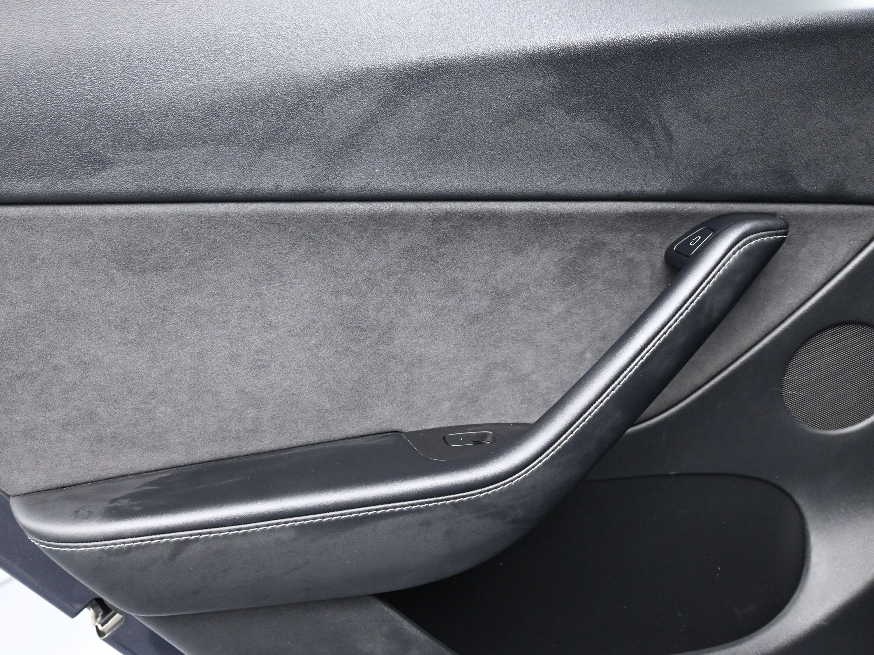 Used 2022 Tesla Model Y Long Range image 17