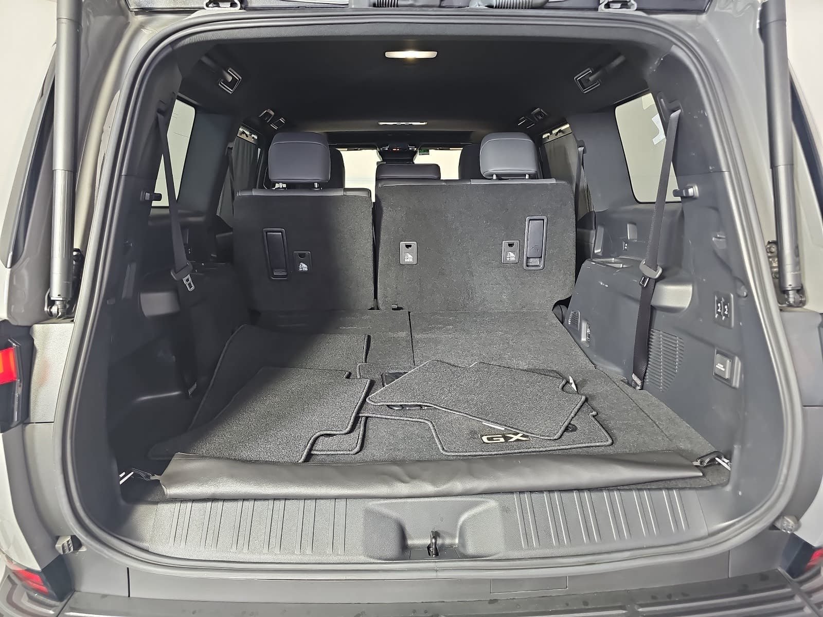 Used 2024 Lexus GX 550 w/ Cold Area Package AWD/4WD image 12