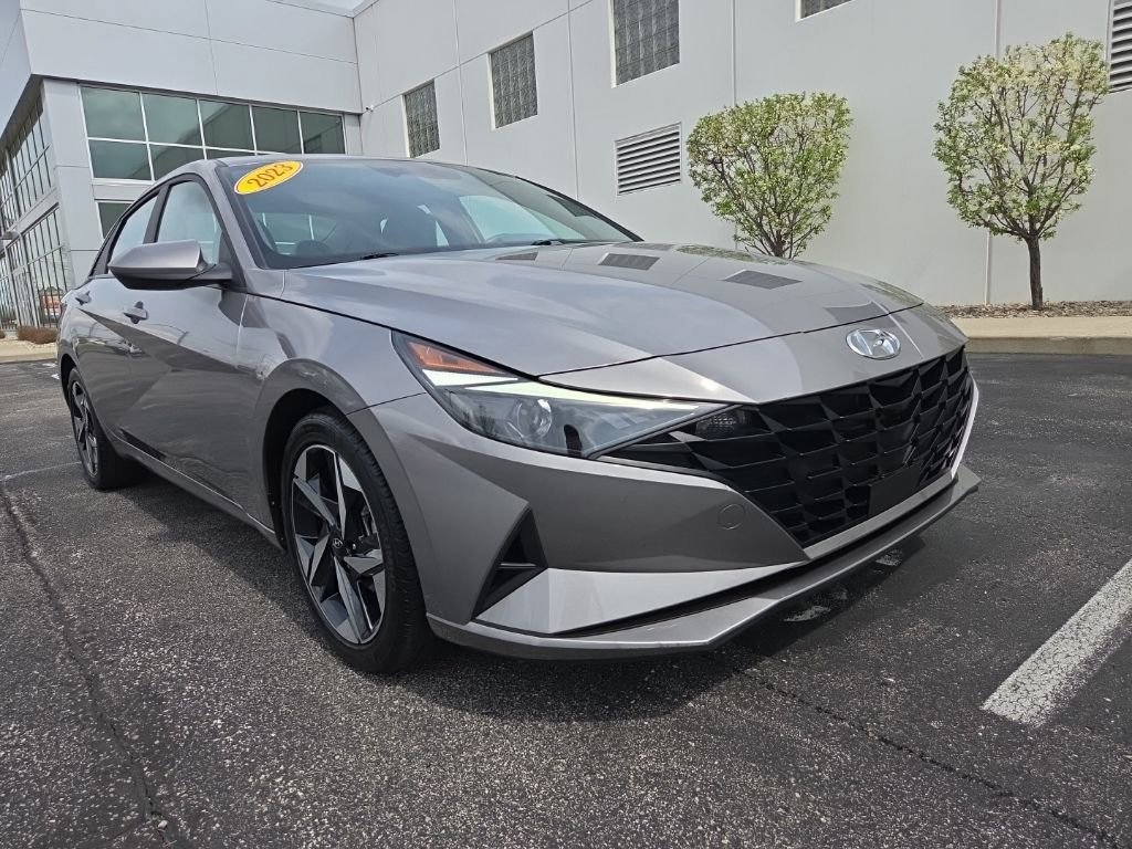 Used 2023 Hyundai Elantra SEL w/ Convenience Package image 4