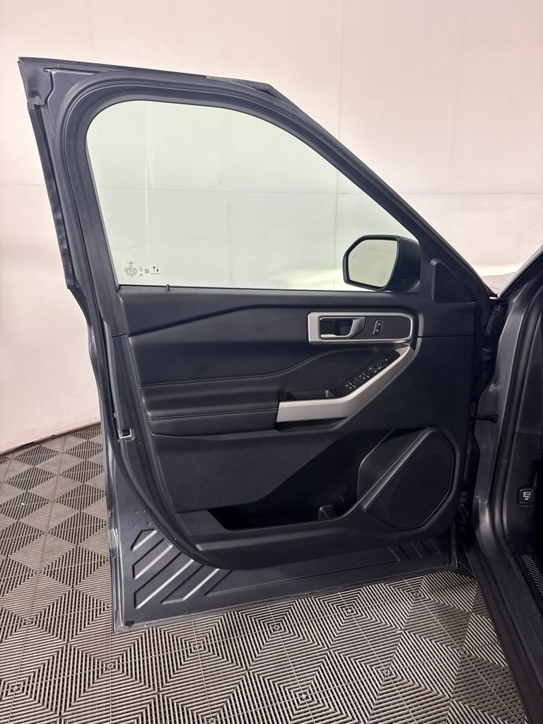 Certified 2024 Ford Explorer XLT w/ Equipment Group 202A AWD/4WD image 13