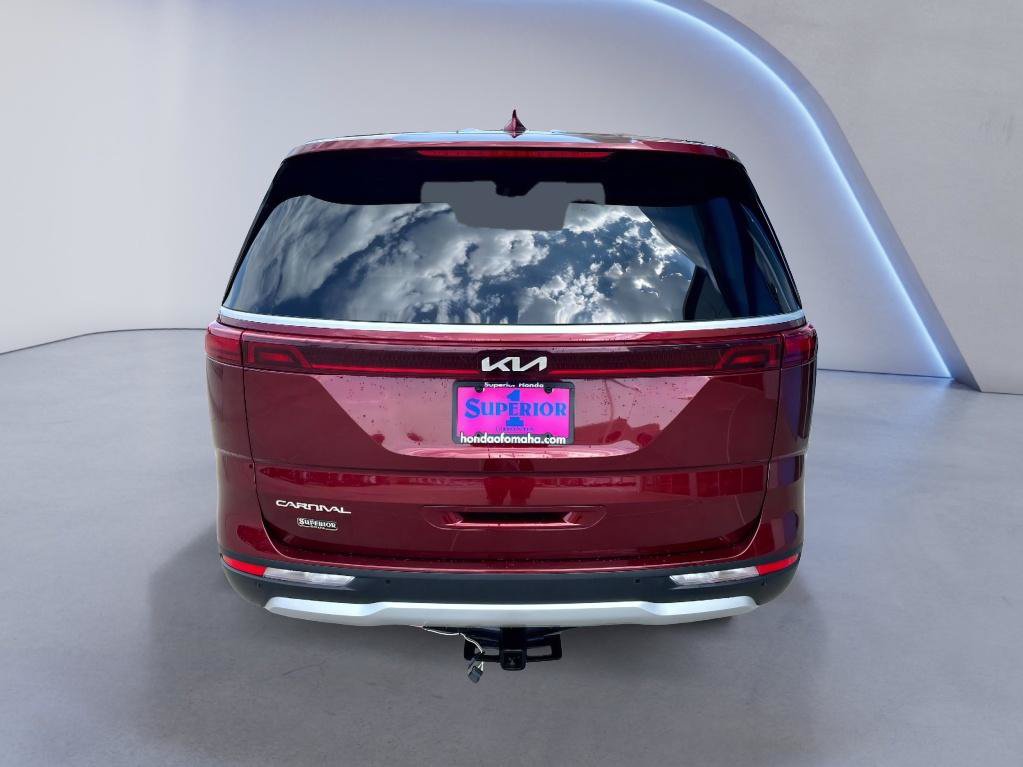 Used 2023 Kia Carnival LX FWD image 3