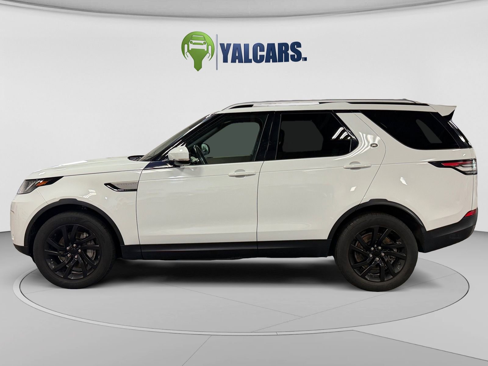 Used 2018 Land Rover Discovery SE AWD/4WD image 2