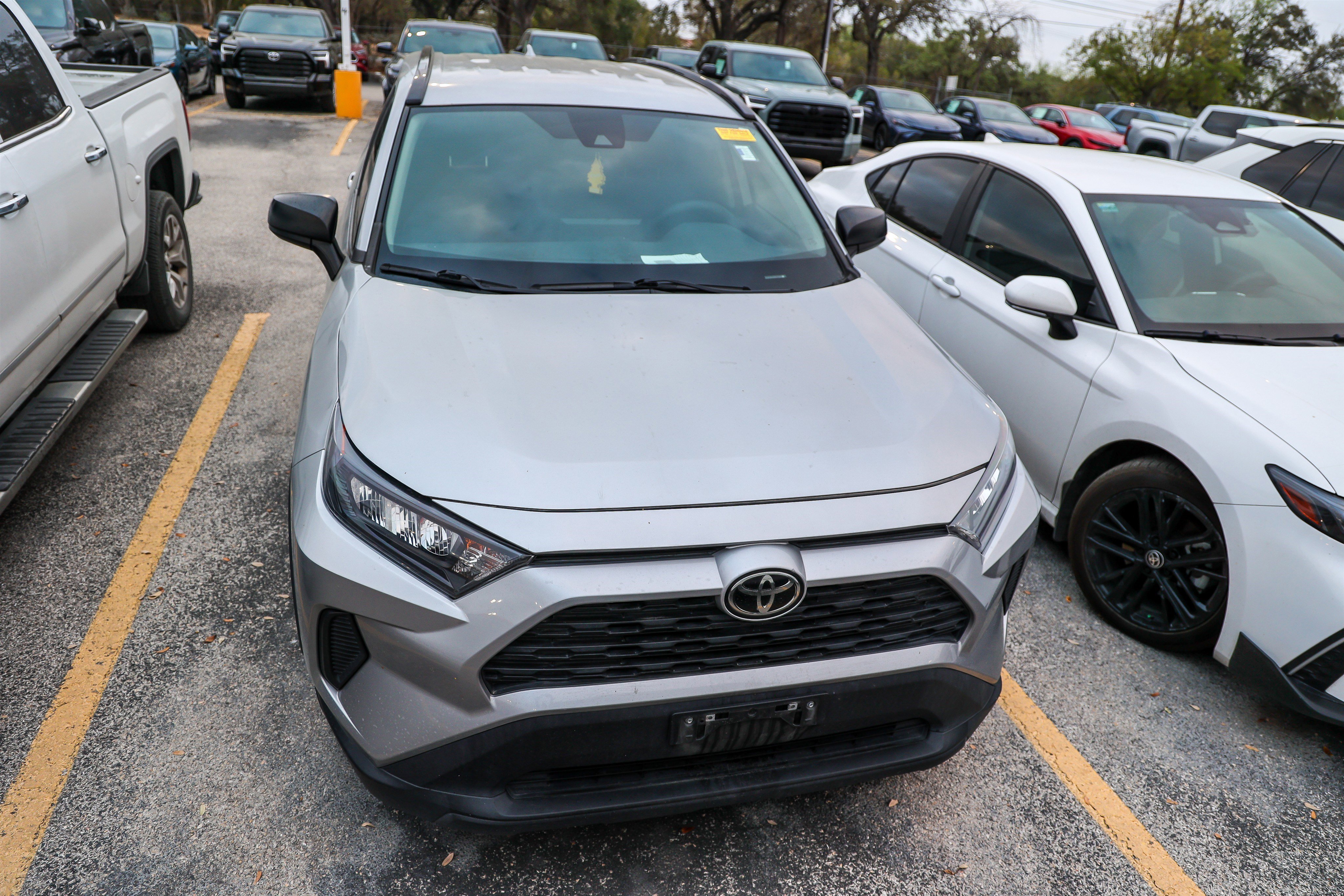 Used 2021 Toyota RAV4 LE image 5
