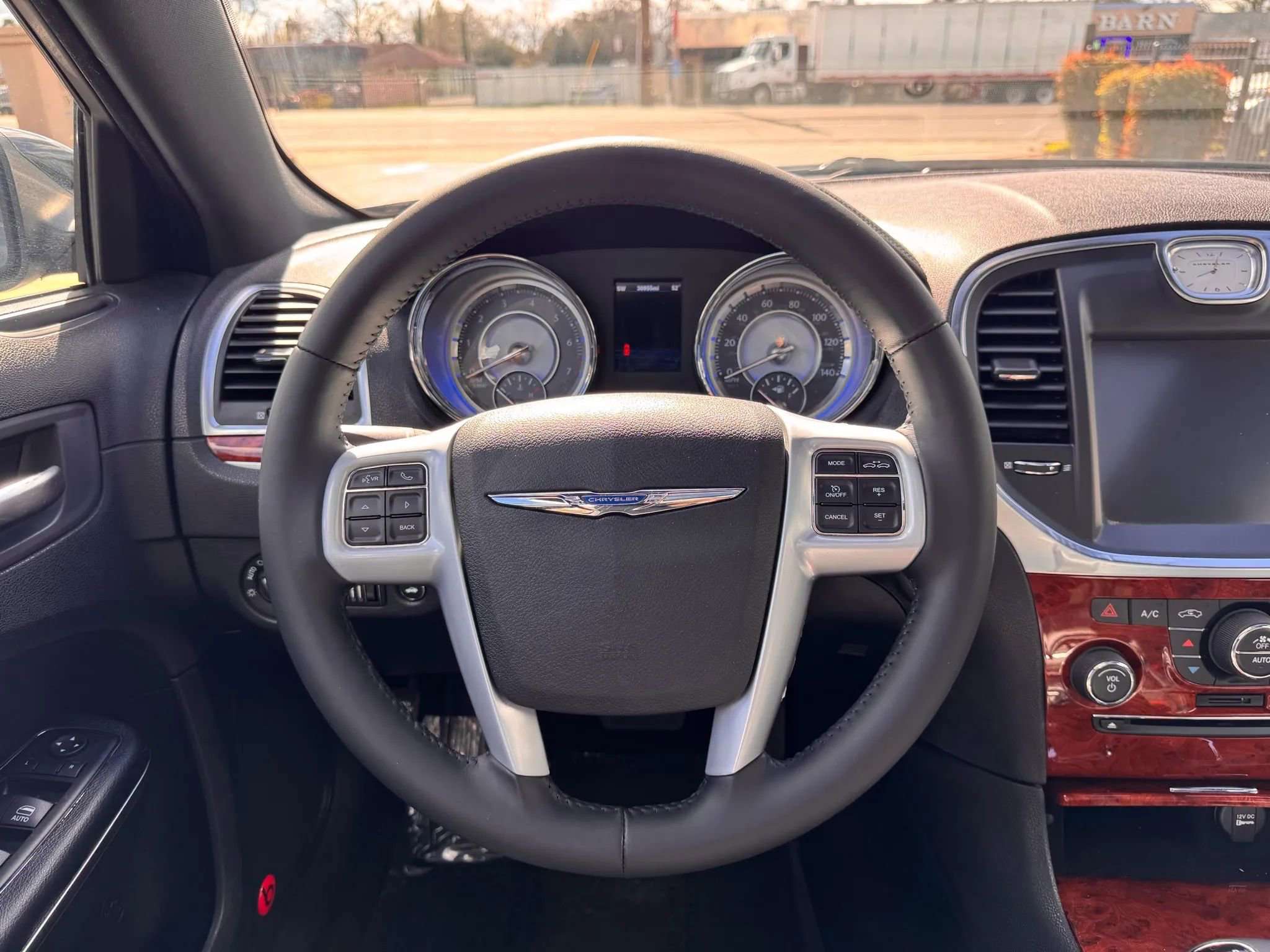 Used 2014 Chrysler 300 C w/ Driver Convenience Group RWD image 19