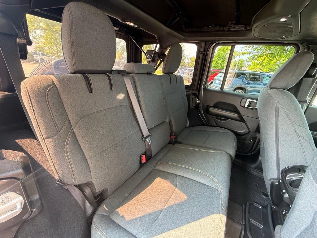 Used 2024 Jeep Wrangler Unlimited Sahara AWD/4WD image 24