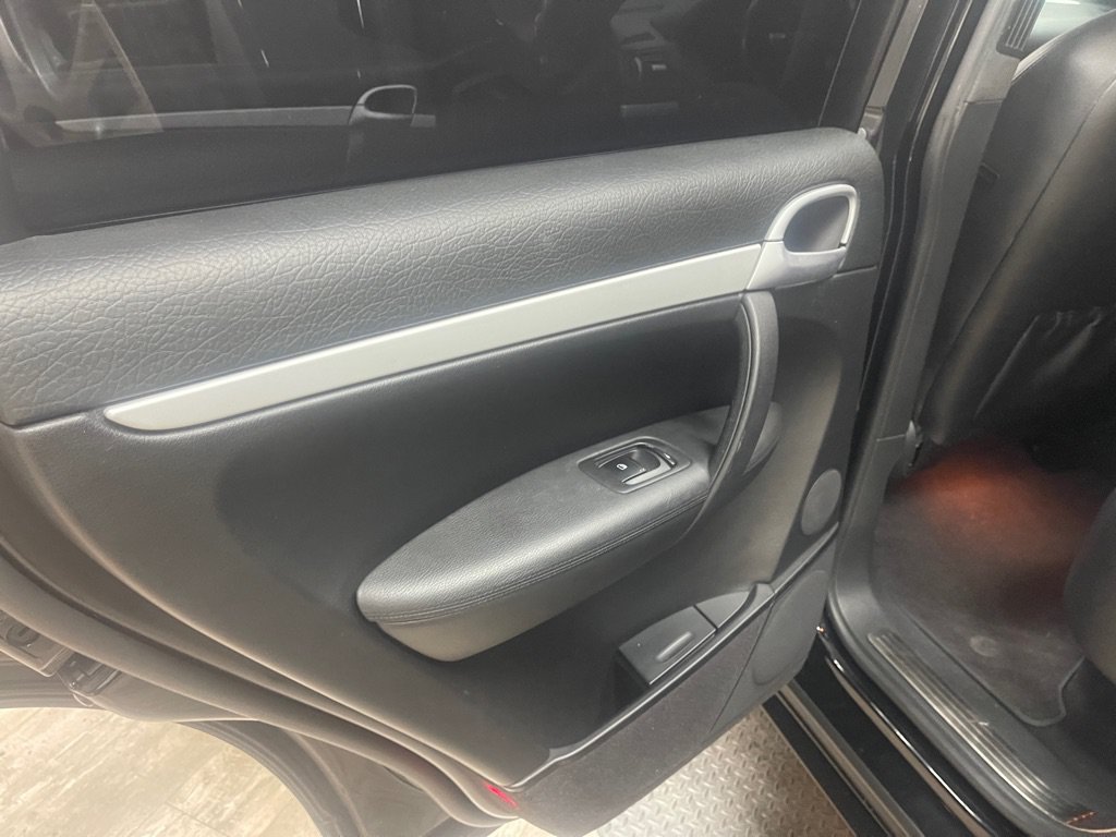 Used 2010 Porsche Cayenne GTS AWD/4WD image 27