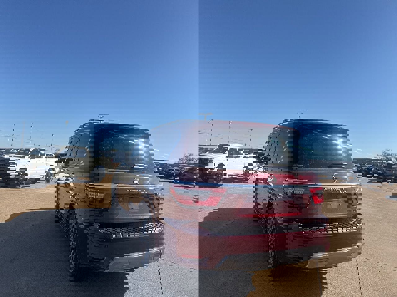 Used 2022 Nissan Armada Platinum w/ Captain's Chairs Package image 18