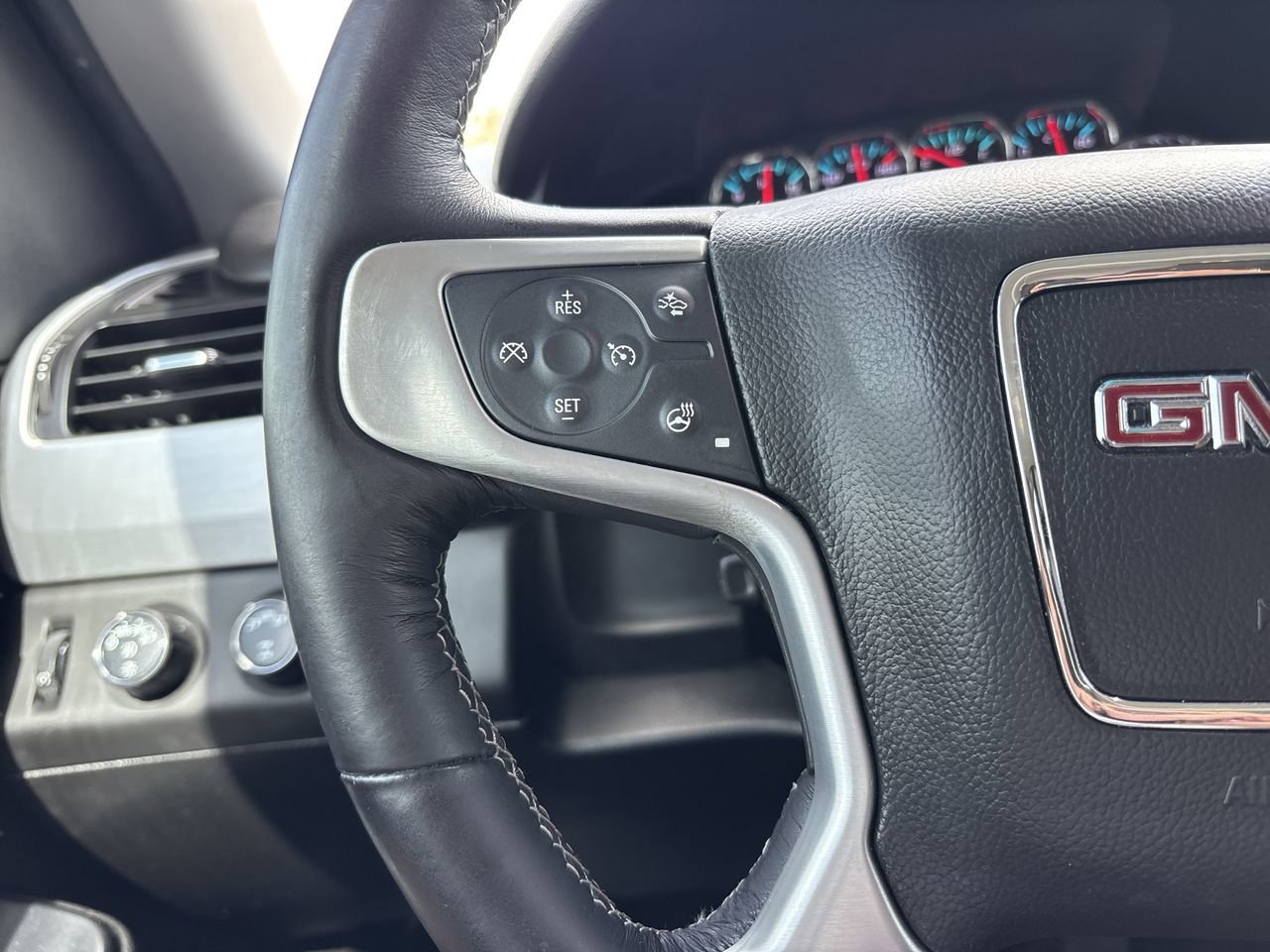 Used 2018 GMC Yukon SLT AWD/4WD image 28
