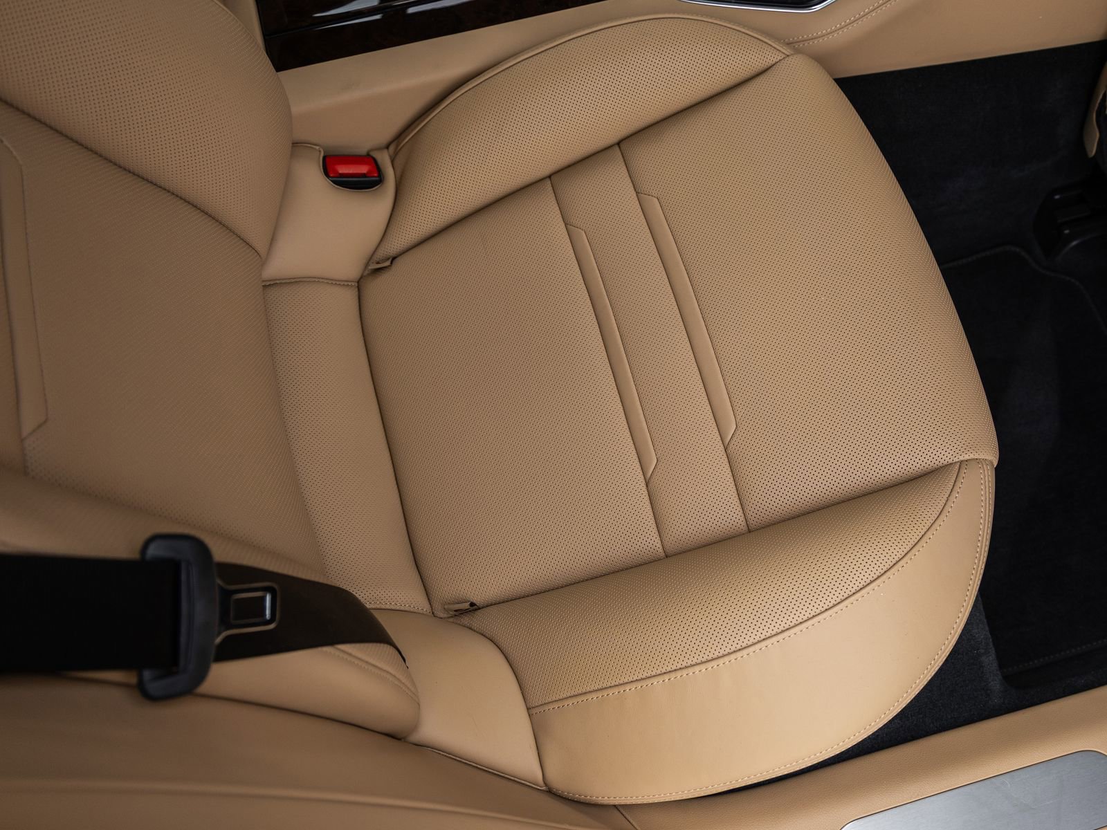 Certified 2018 Porsche Panamera image 36