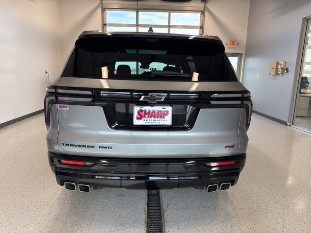 Used 2024 Chevrolet Traverse RS image 9