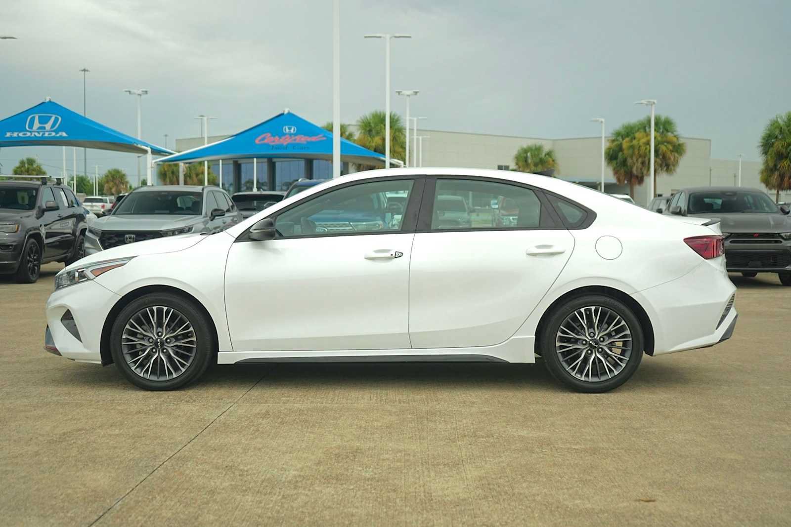 Used 2023 Kia Forte GT-Line FWD image 3