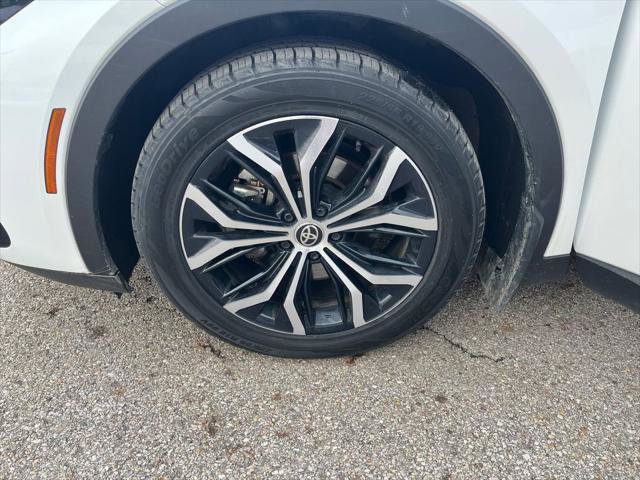 Certified 2023 Toyota Crown Limited image 26