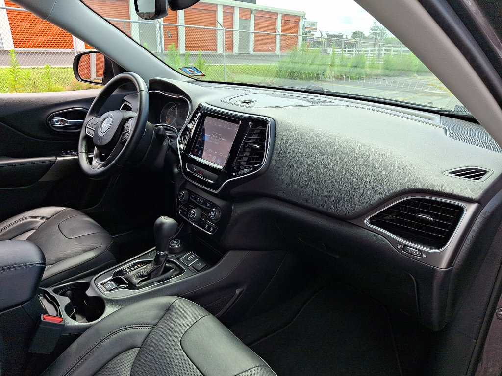 Used 2020 Jeep Cherokee Limited image 11
