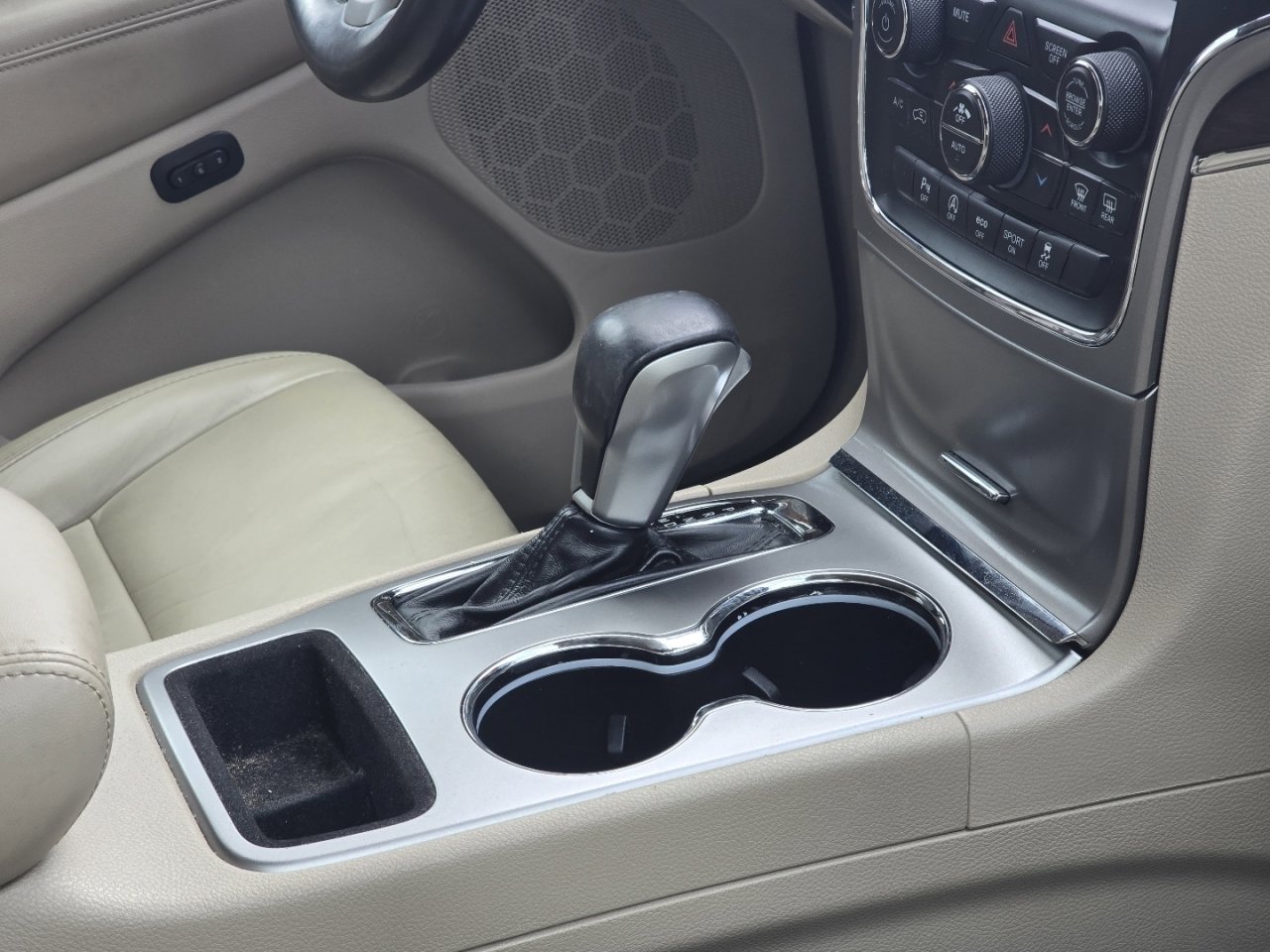 Used 2018 Jeep Grand Cherokee Limited image 17