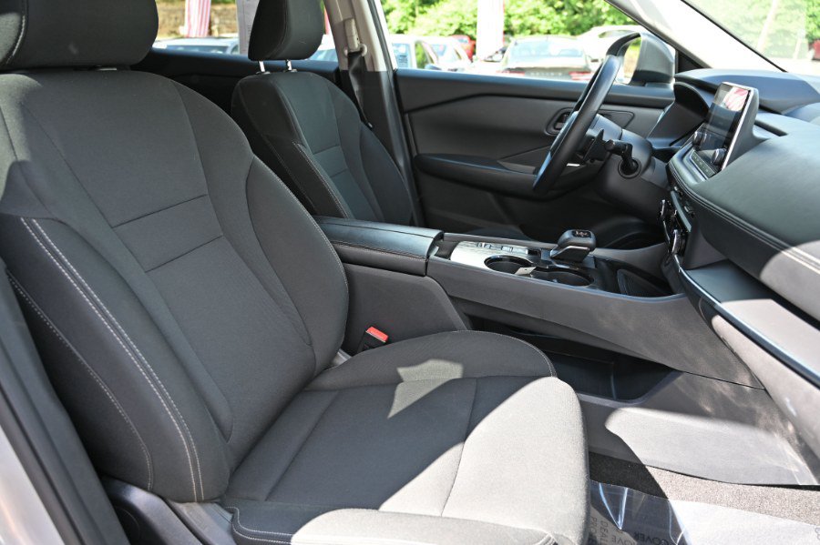 Used 2024 Nissan Rogue S FWD image 17