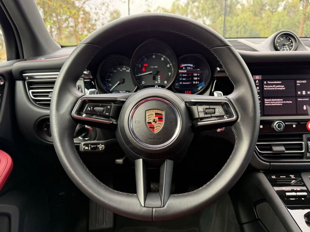 Used 2025 Porsche Macan image 15