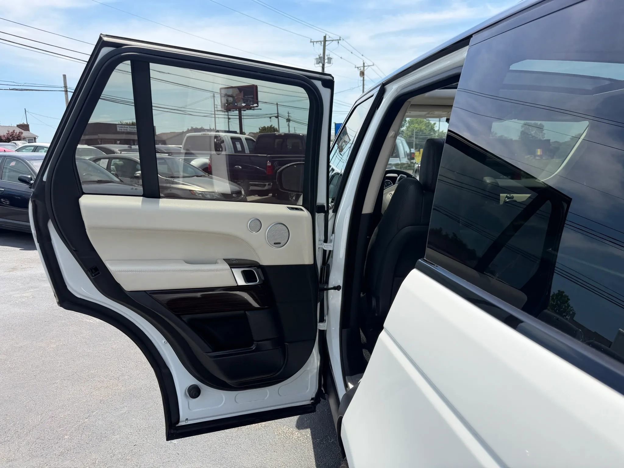 Used 2017 Land Rover Range Rover HSE AWD/4WD image 36
