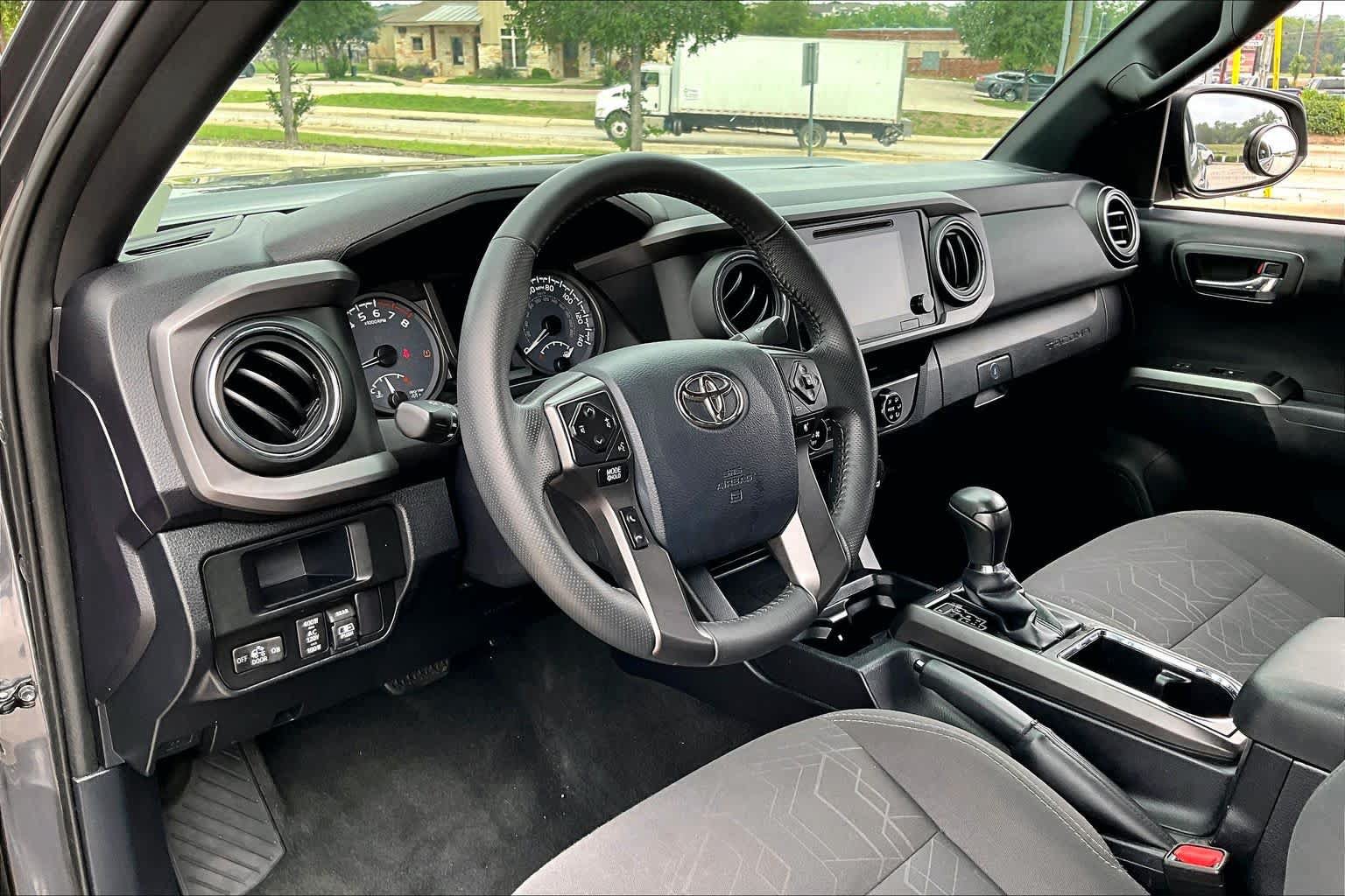 Used 2017 Toyota Tacoma TRD Off-Road w/ Tow Package RWD image 18