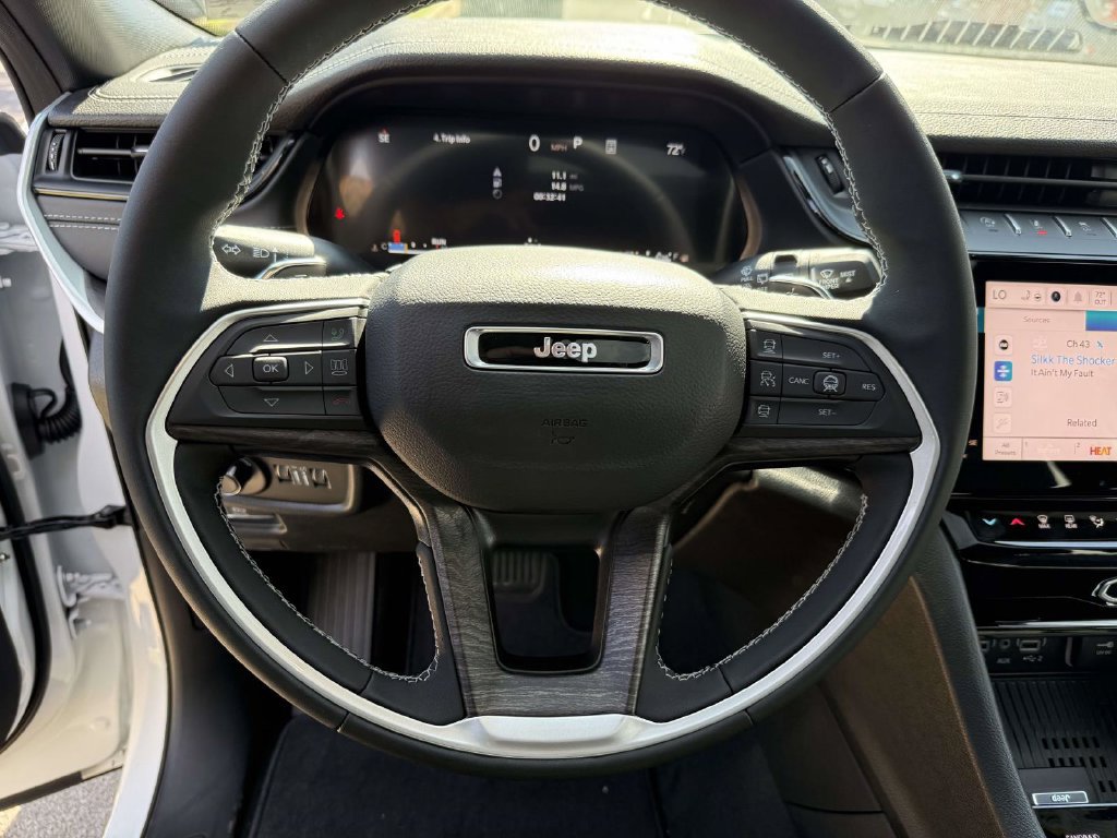 New 2027 Jeep Grand Cherokee Altitude AWD/4WD image 20