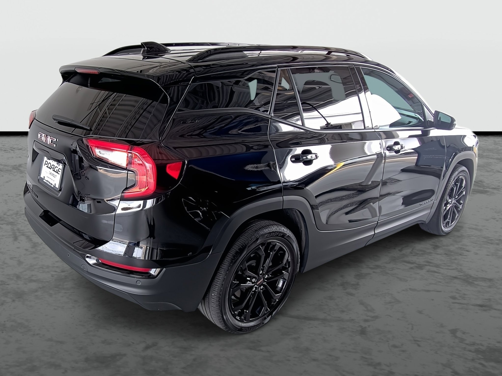 Used 2022 GMC Terrain SLT w/ Tech Package image 14