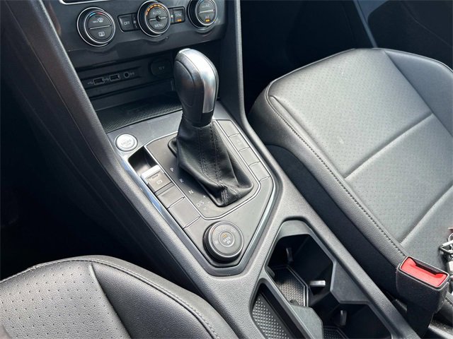 Used 2020 Volkswagen Tiguan SE w/ Panoramic Sunroof Package image 27