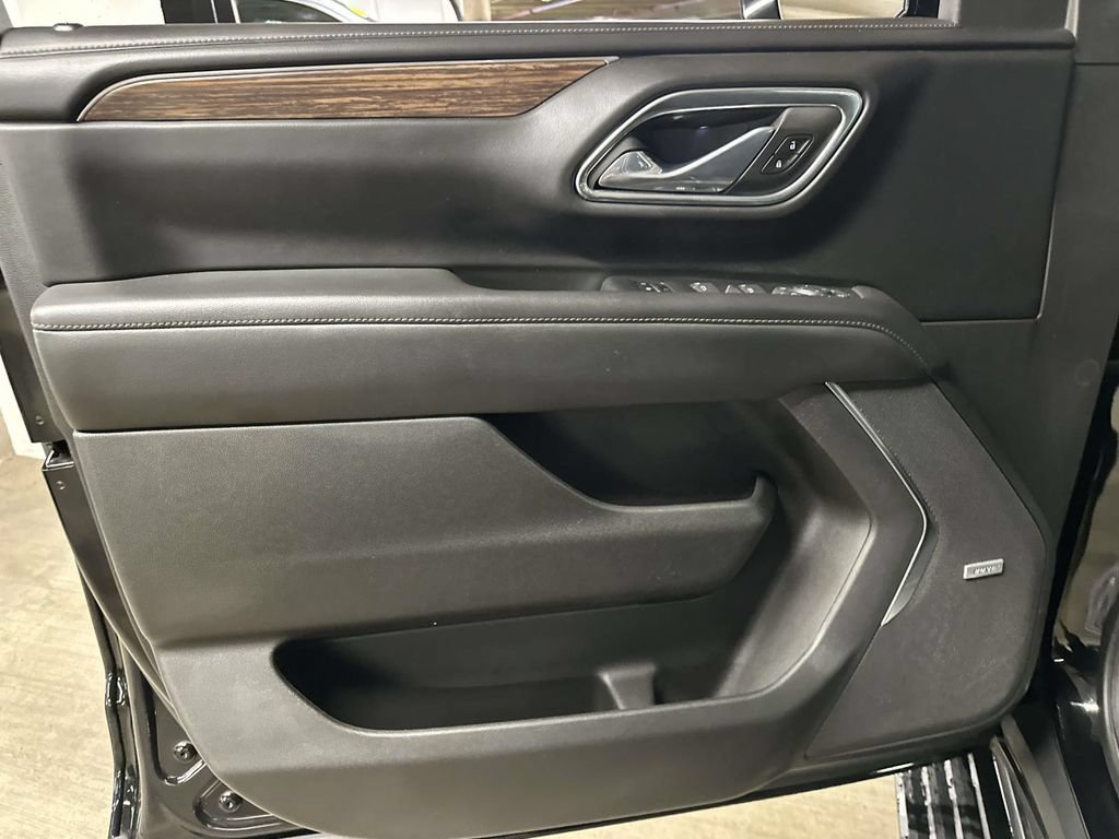 Used 2023 Chevrolet Suburban High Country AWD/4WD image 21