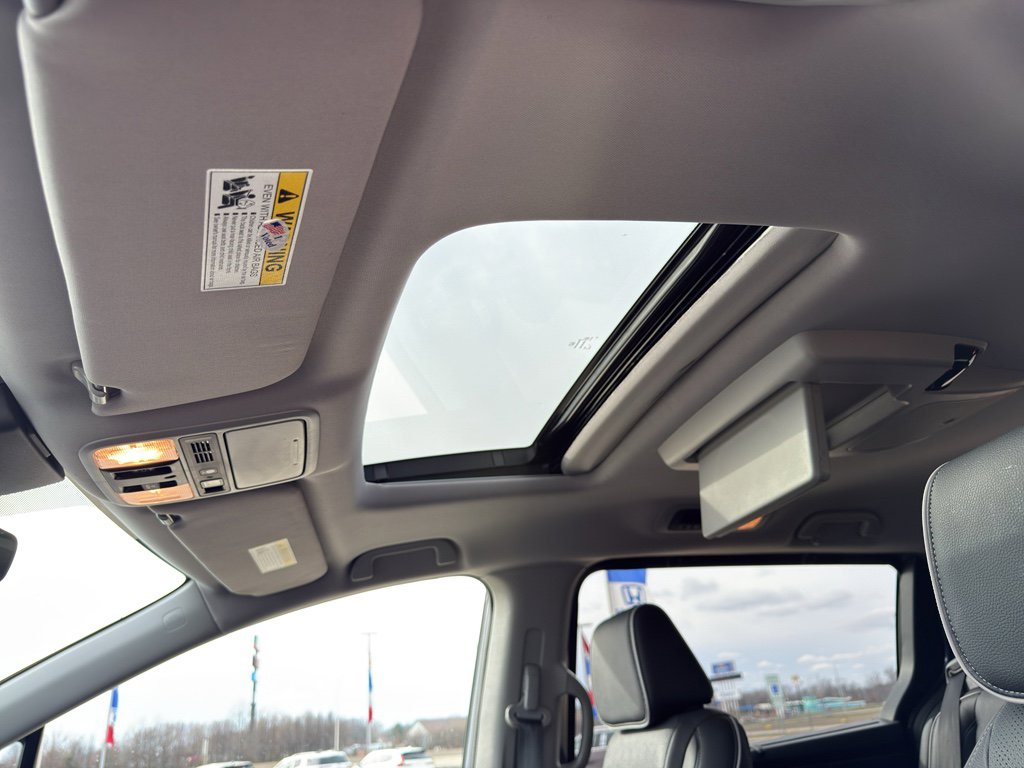 Used 2023 Honda Odyssey Elite image 12