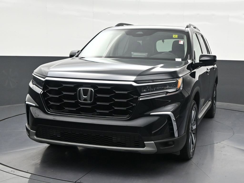 Used 2025 Honda Pilot Touring image 8